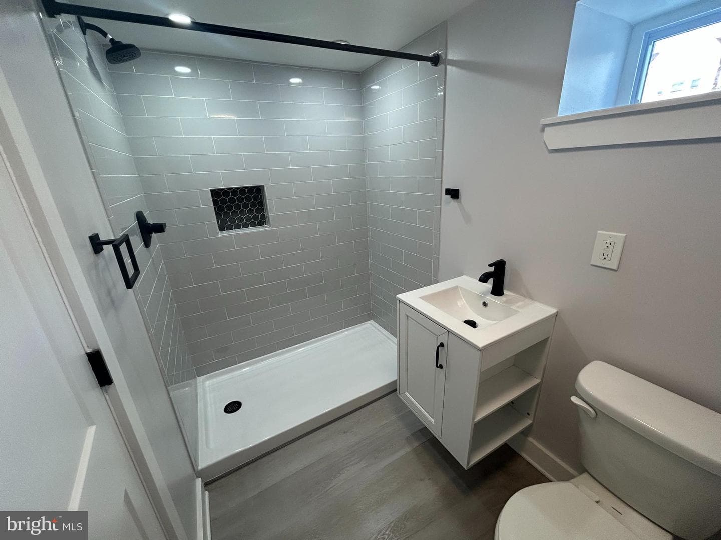 5652 W Berks Street photo 23