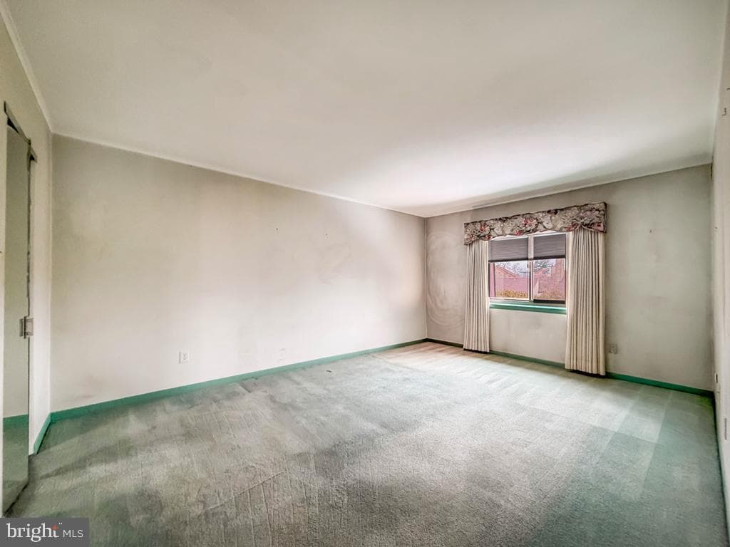44303 Delaire Landing Road #303 photo 21