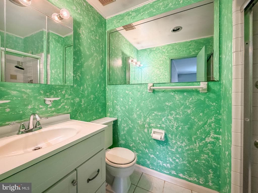 44303 Delaire Landing Road #303 photo 26