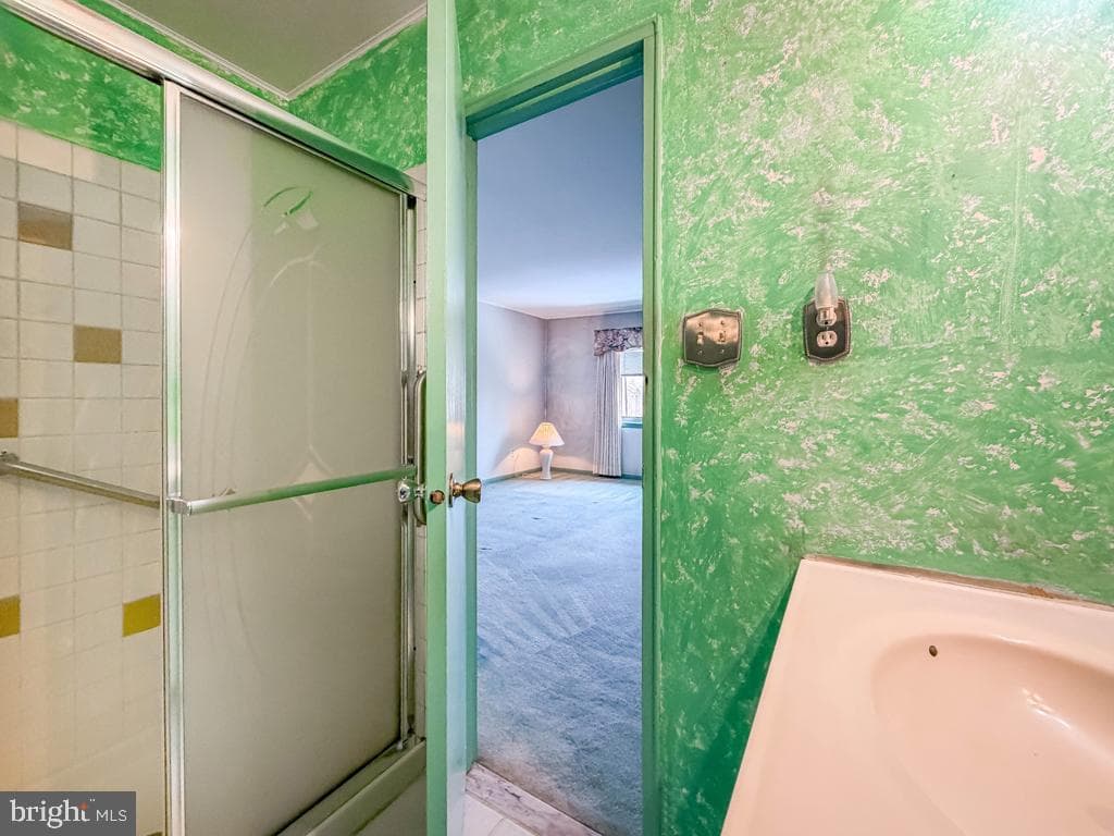 44303 Delaire Landing Road #303 photo 27