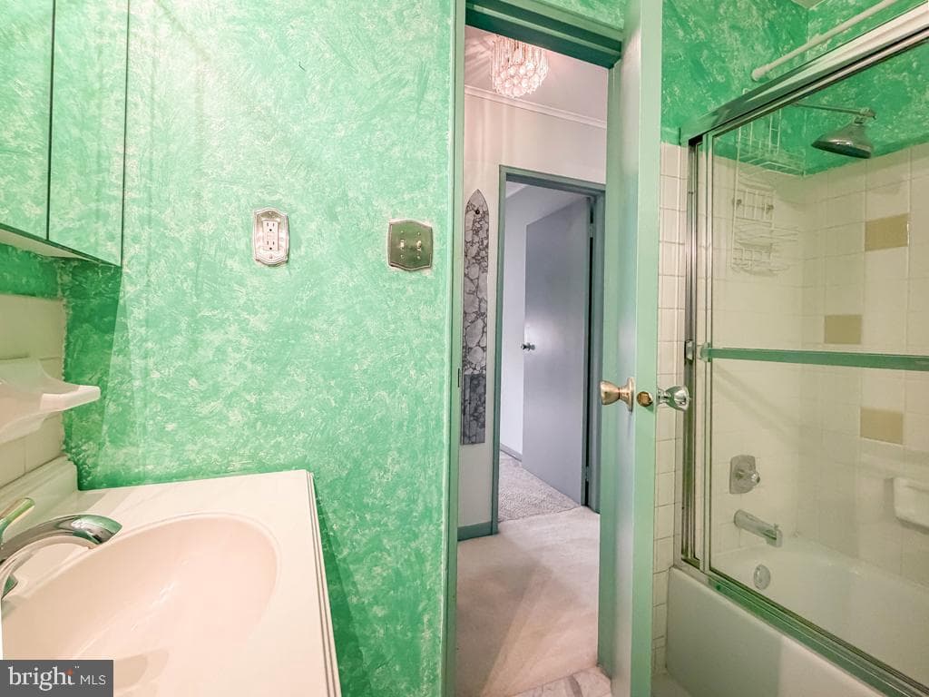 44303 Delaire Landing Road #303 photo 31
