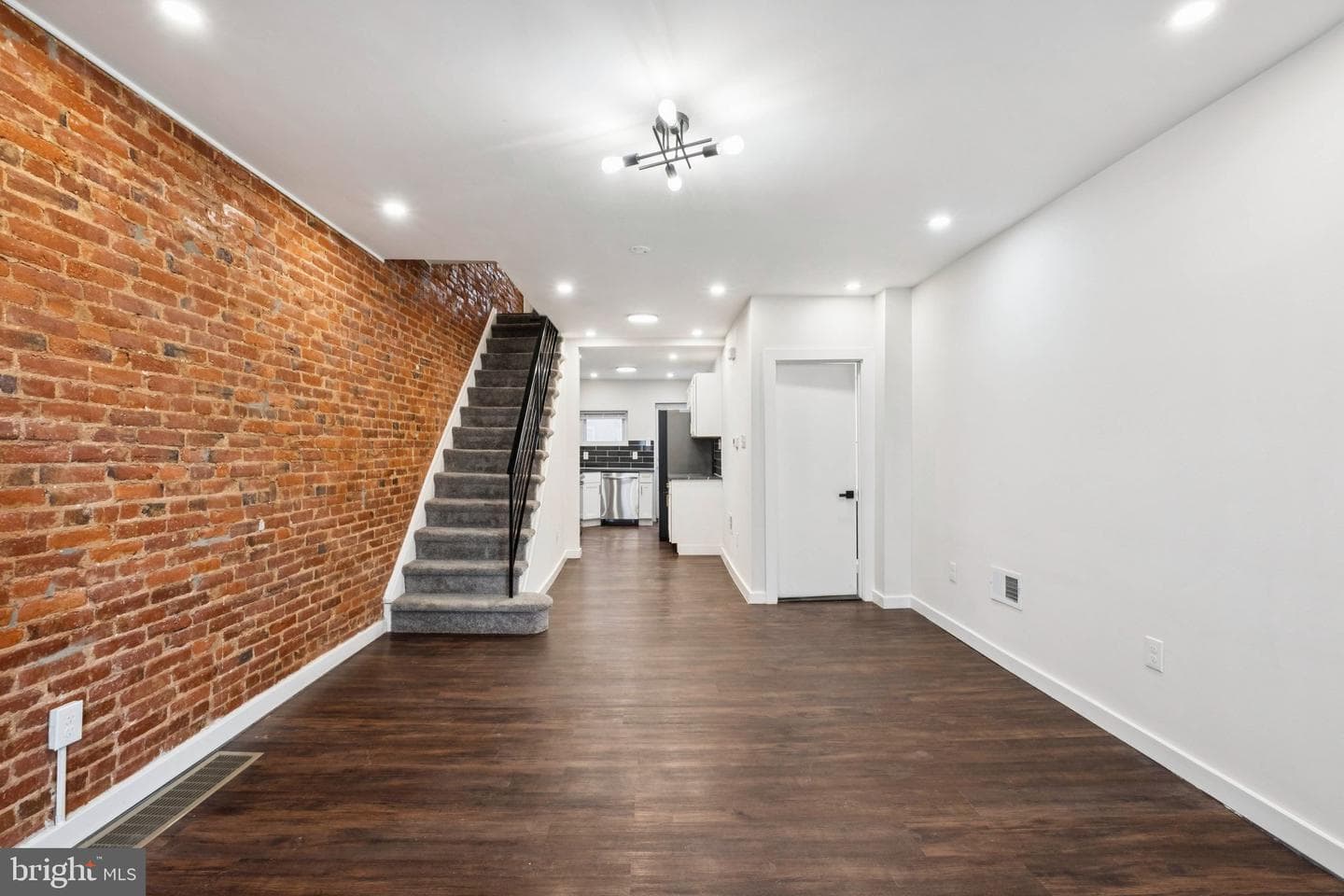2319 N Hancock Street photo 4