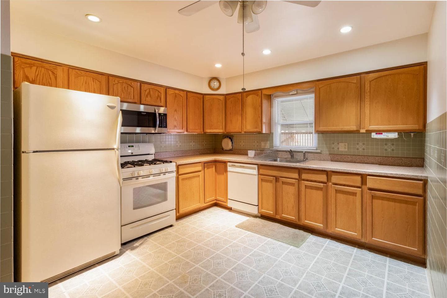 418 Densmore Road photo 11