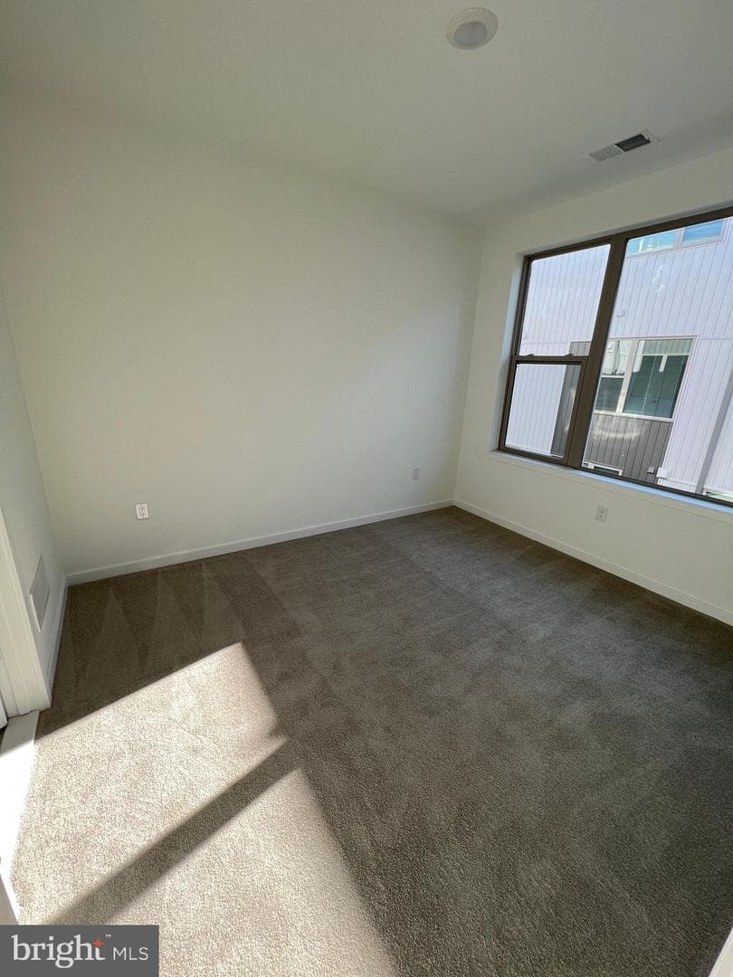 2004 Northbank Place photo 27
