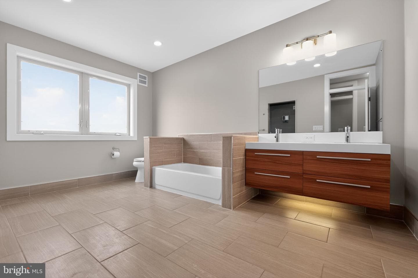 2664 Martha Street photo 9