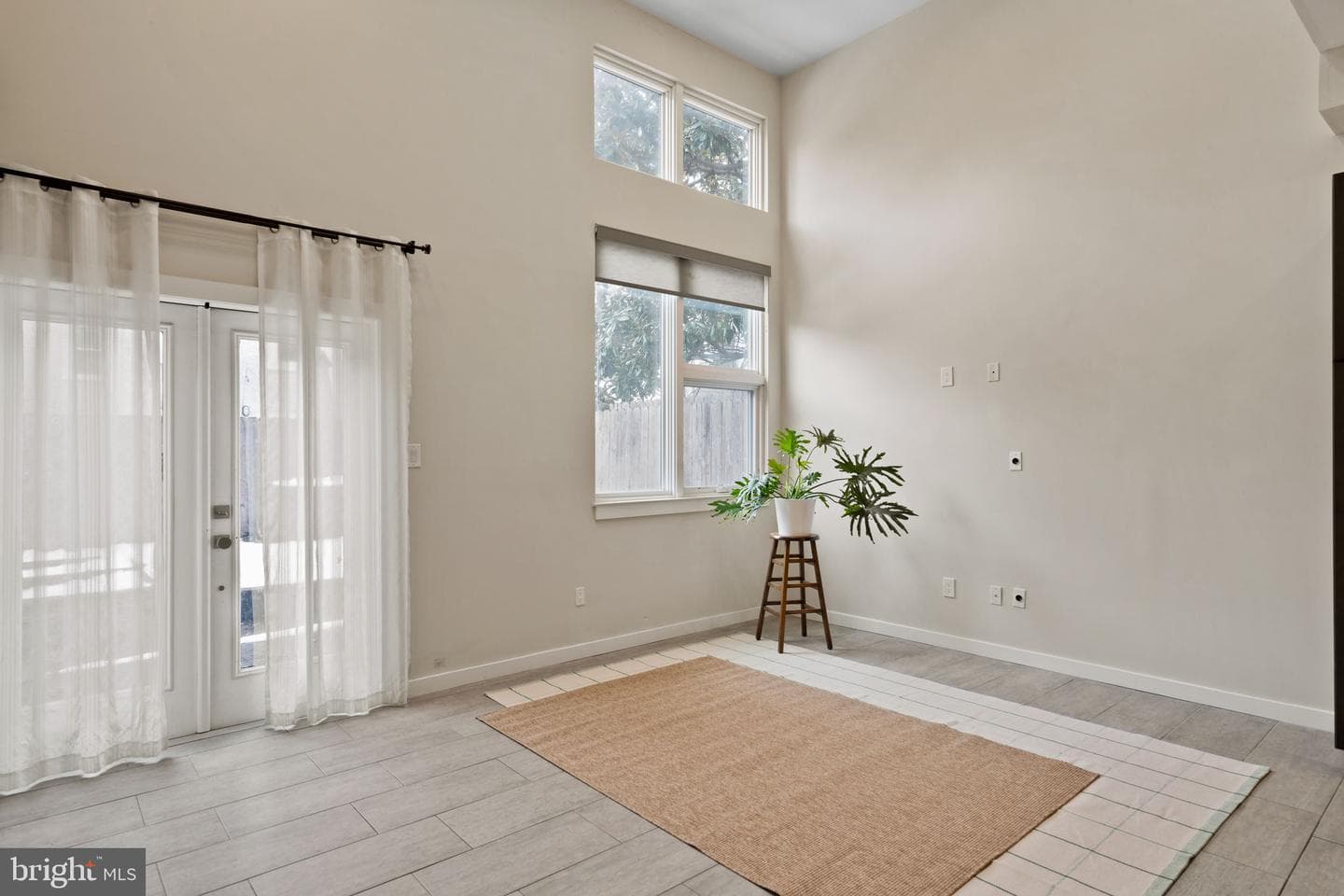 967 N Randolph Street photo 11