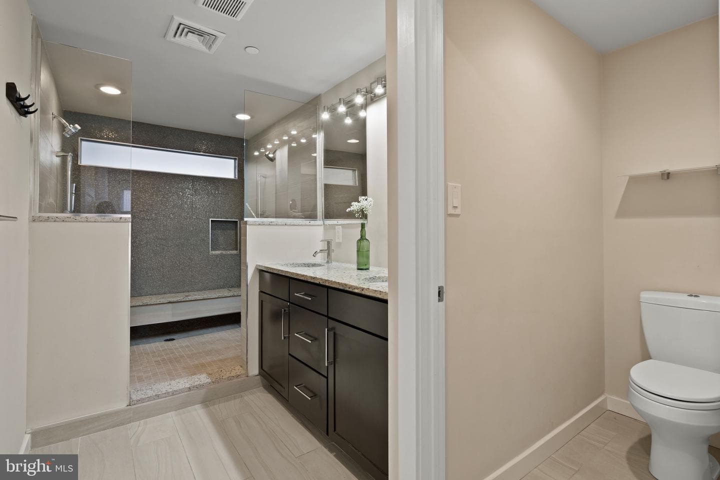967 N Randolph Street photo 26