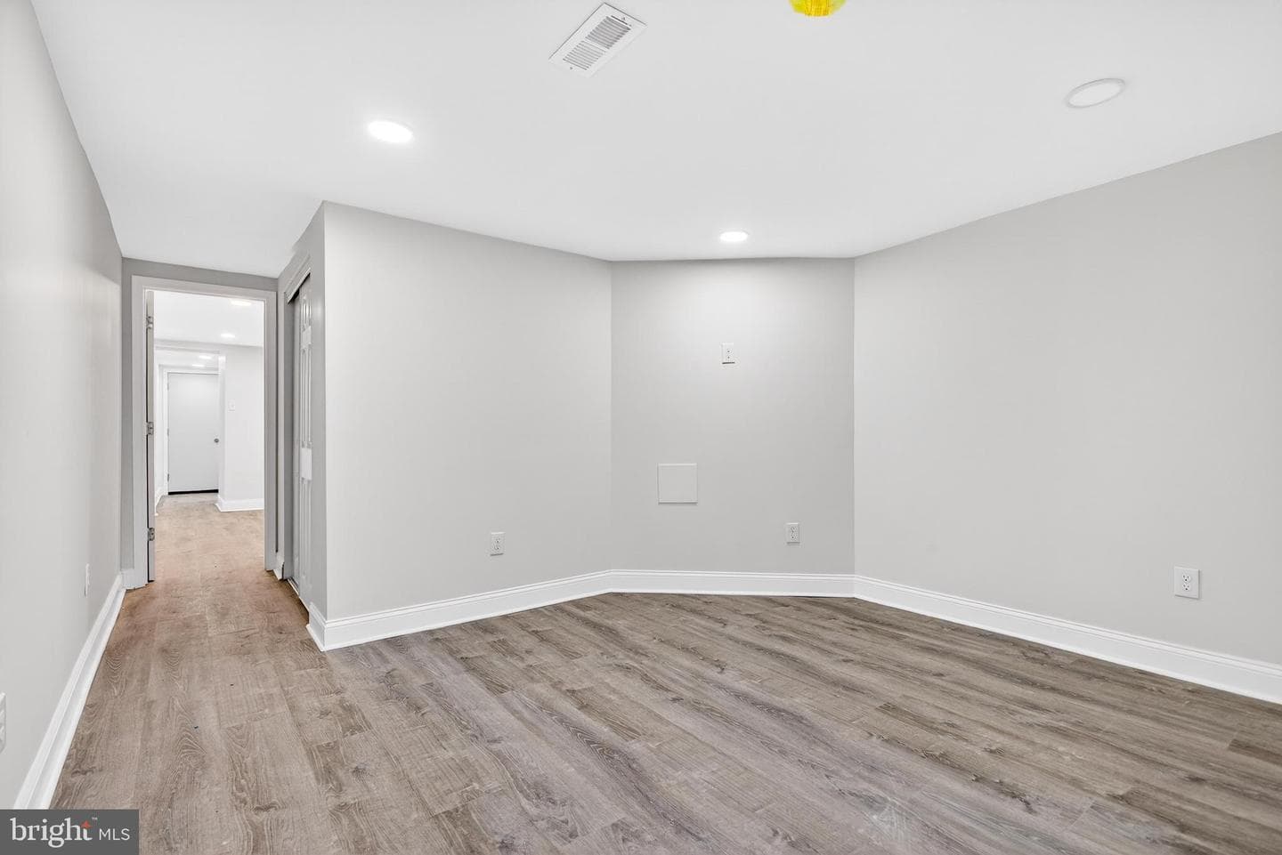 5965 Chester Avenue photo 13