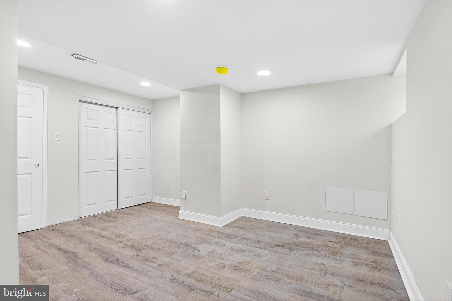 5965 Chester Avenue photo 9