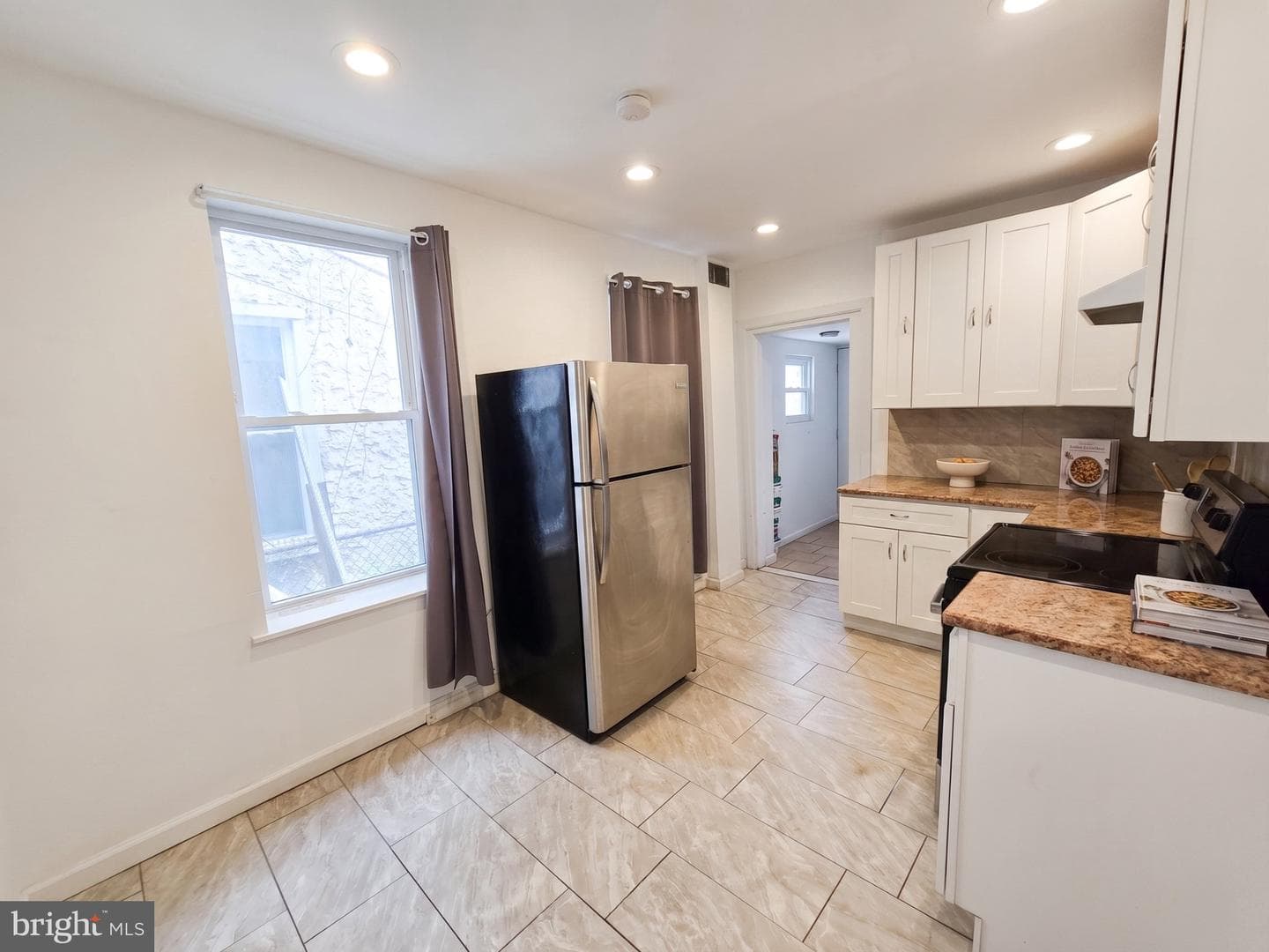 2107 W Somerset Street photo 20