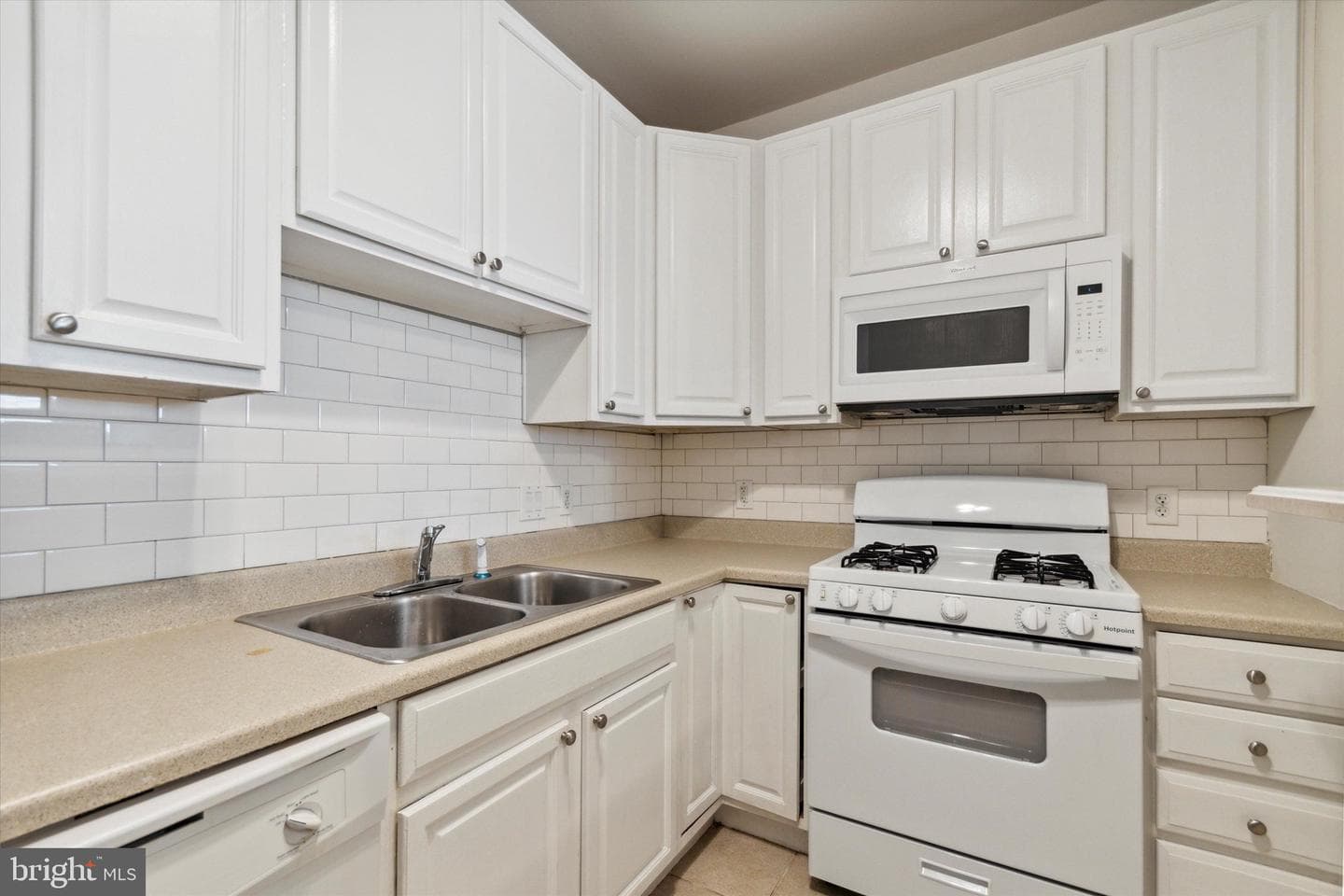 1702 Fontain Street photo 4