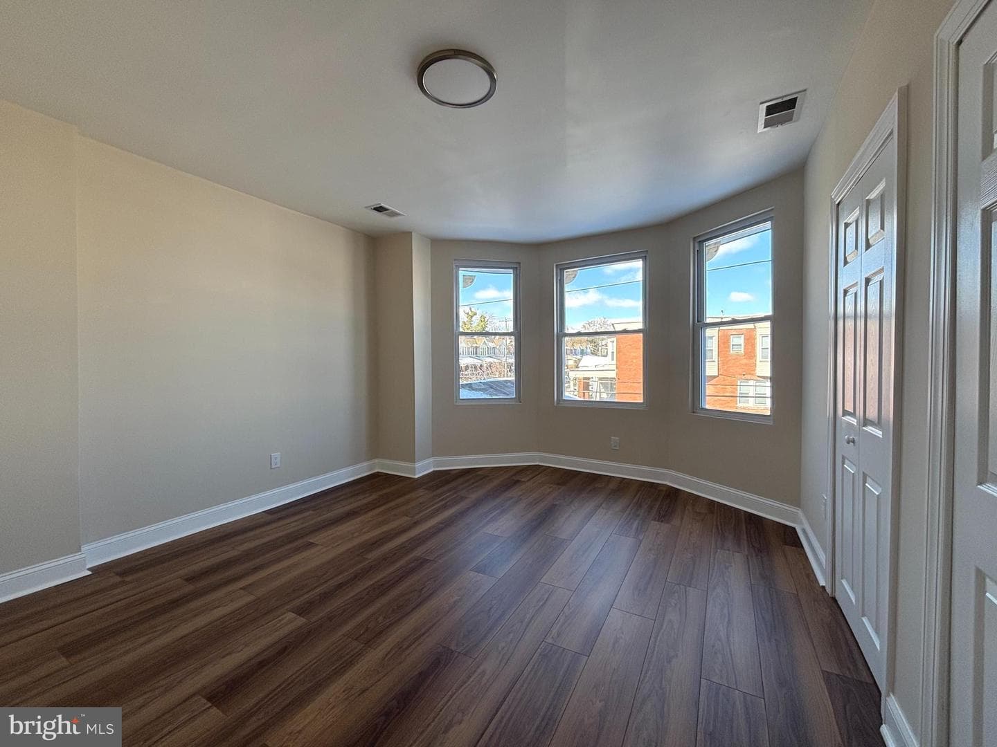 5650 Whitby photo 10