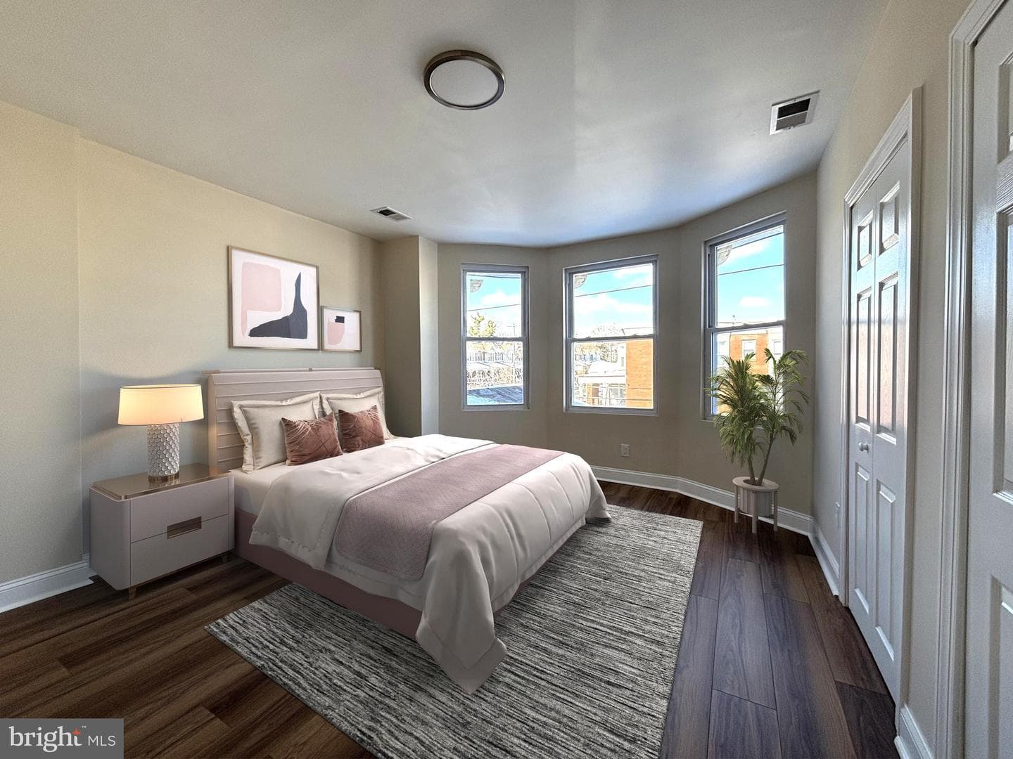 5650 Whitby photo 11