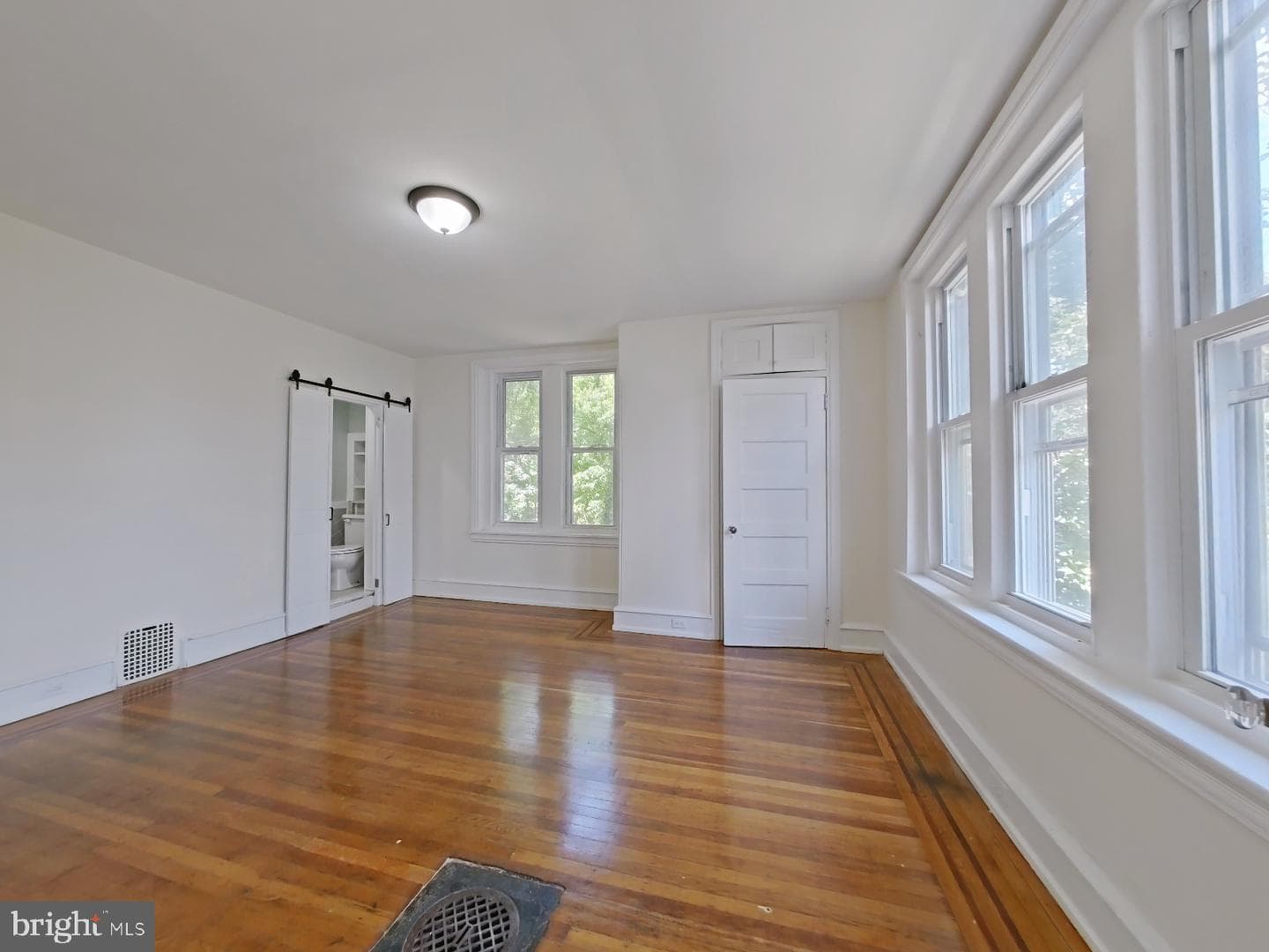 4845 Pulaski Avenue photo 35