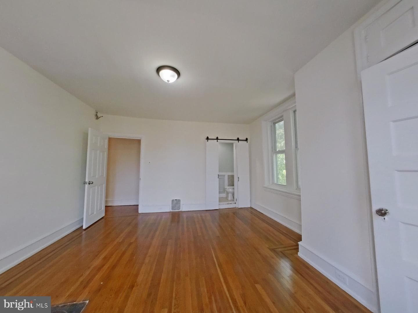 4845 Pulaski Avenue photo 36