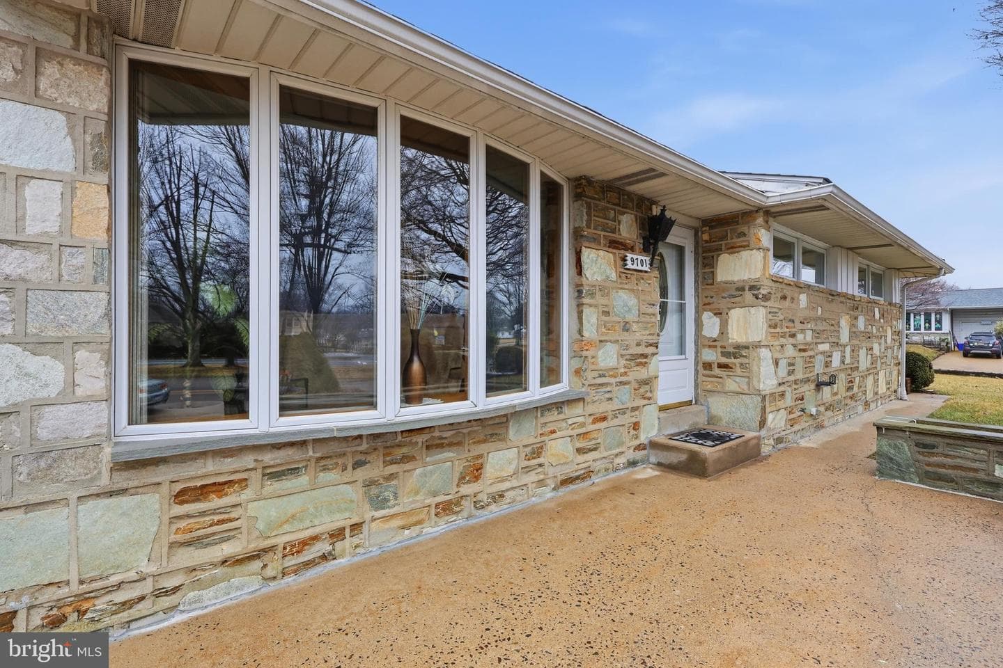 9701 Northeast Avenue photo 4