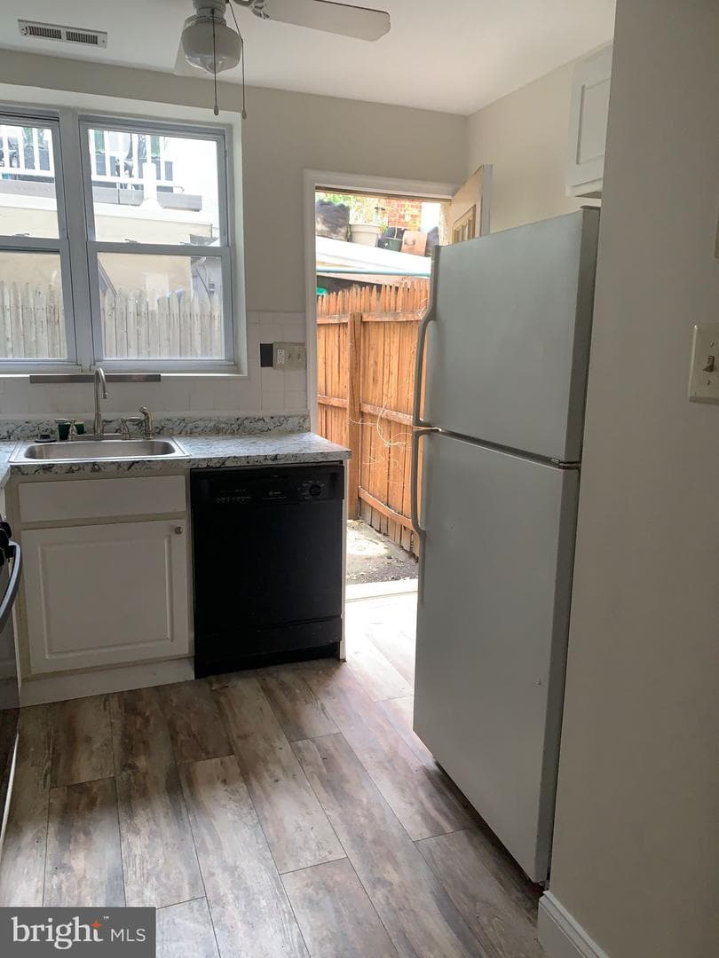 528 Fitzwater Street photo 3