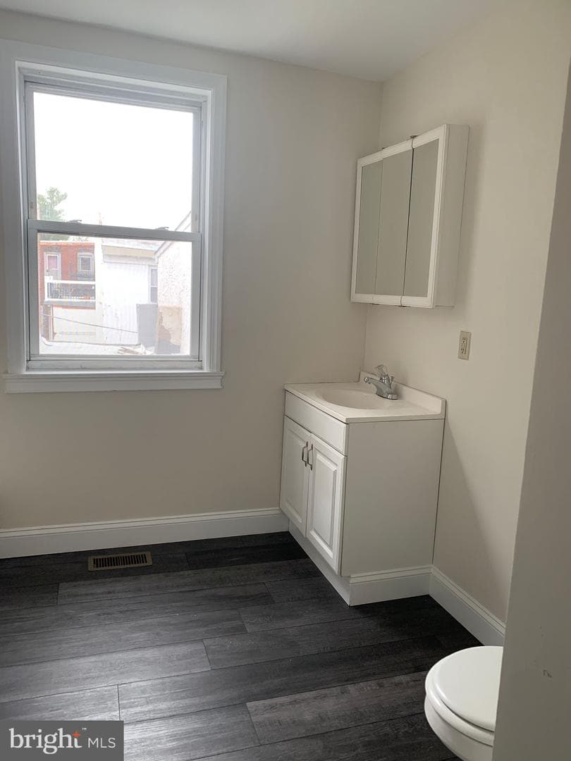528 Fitzwater Street photo 33