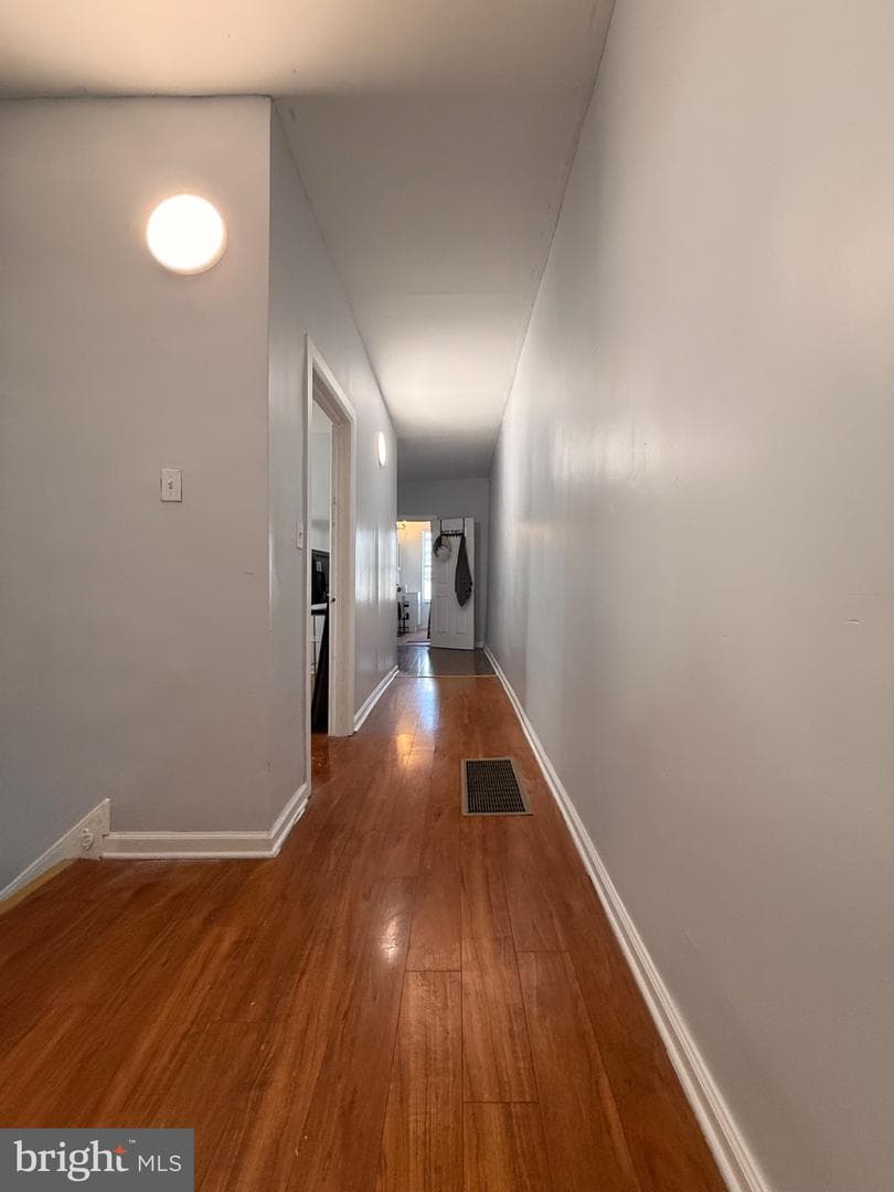 435 W Hansberry St photo 10