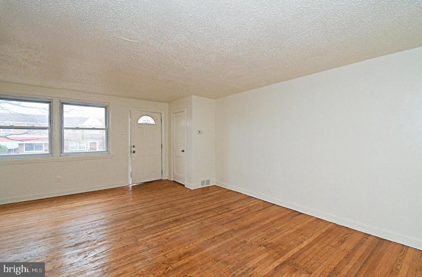 1107 E Sharpnack Street photo 11