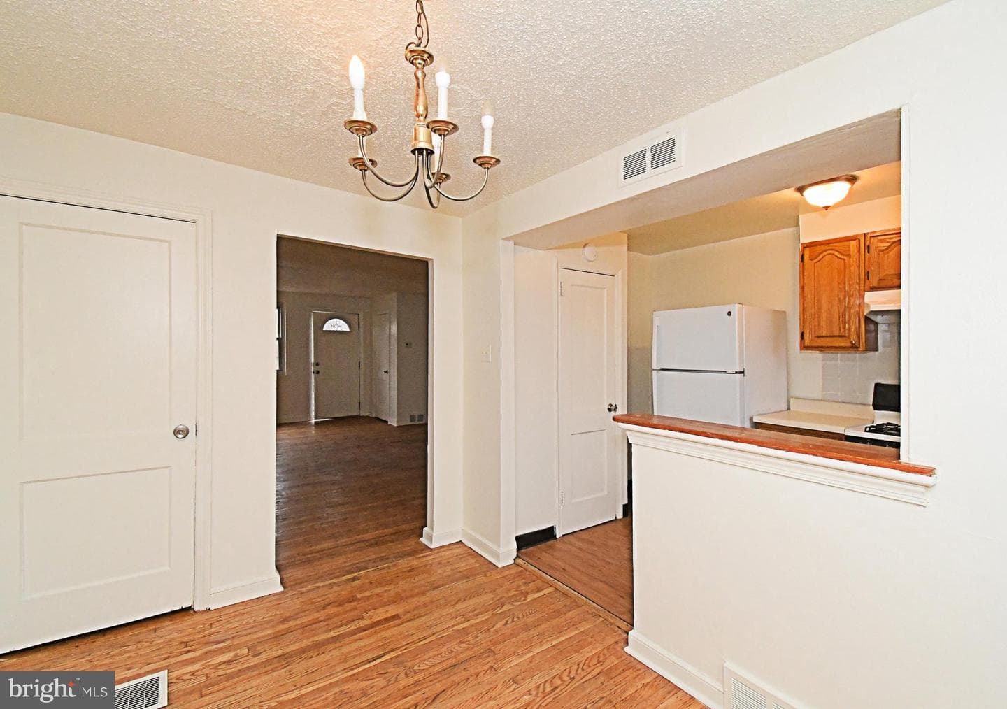 1107 E Sharpnack Street photo 15