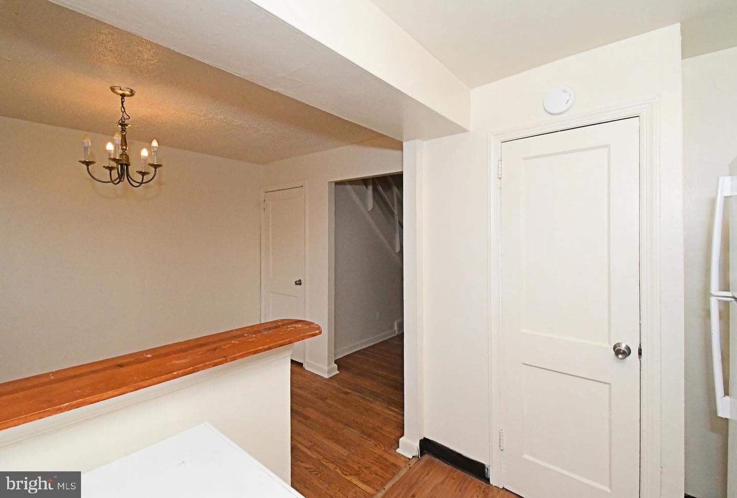 1107 E Sharpnack Street photo 16