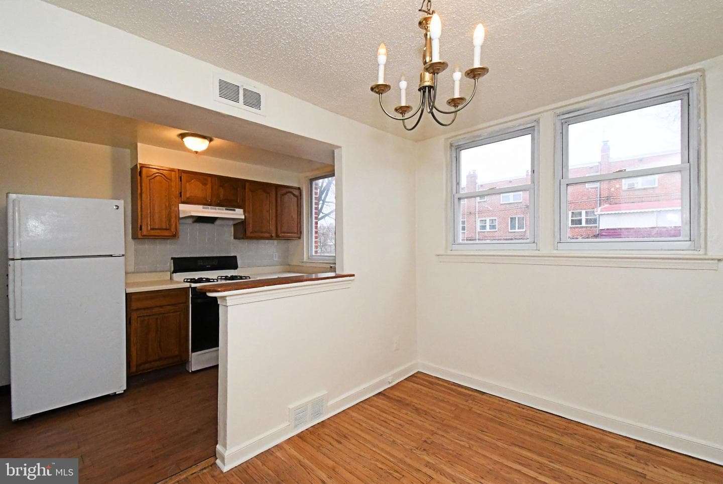 1107 E Sharpnack Street photo 17