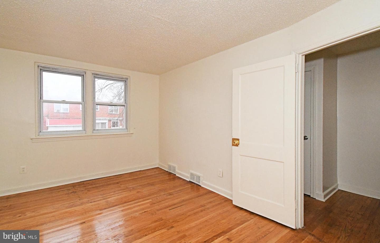 1107 E Sharpnack Street photo 27