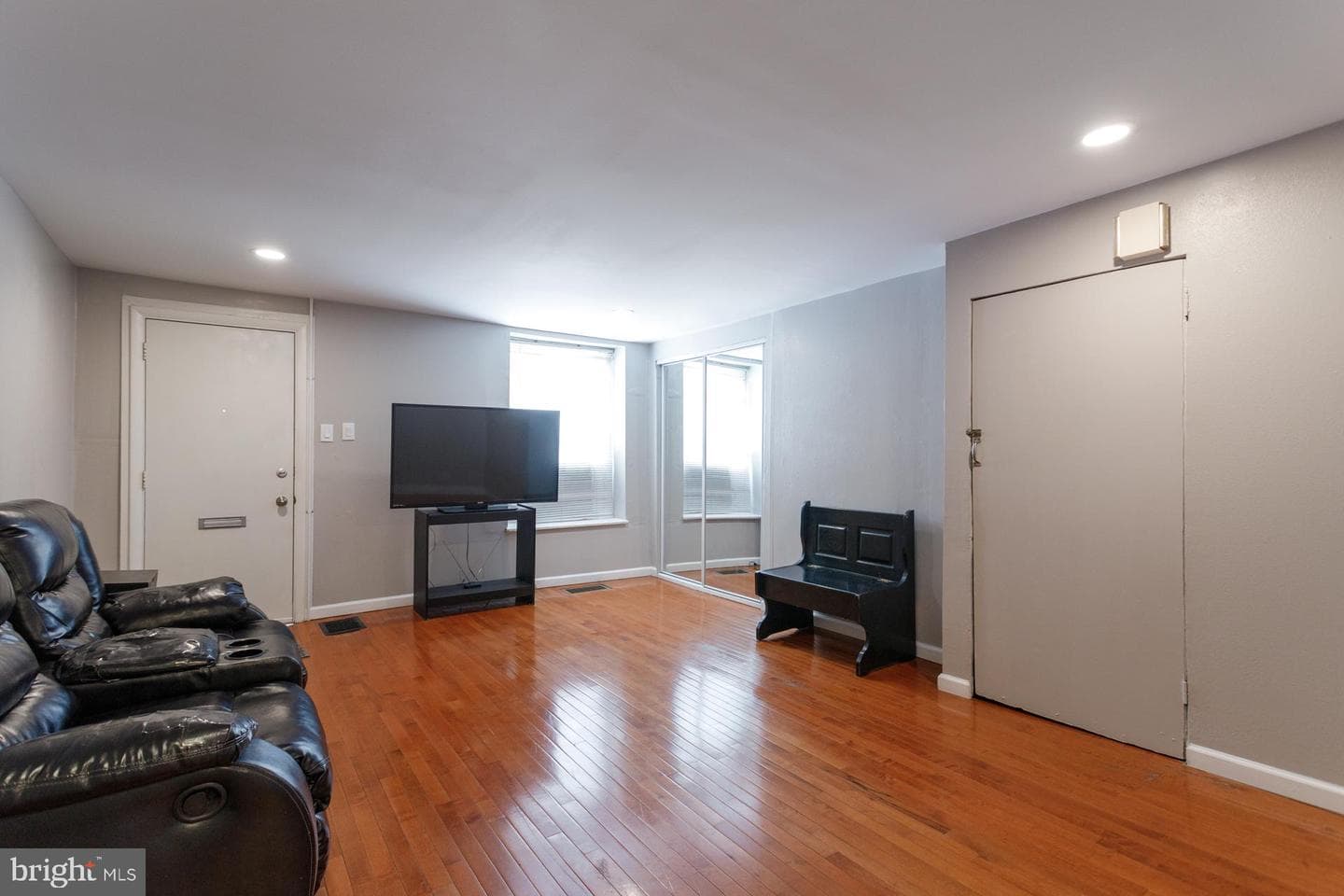 108 Roxborough Avenue photo 2