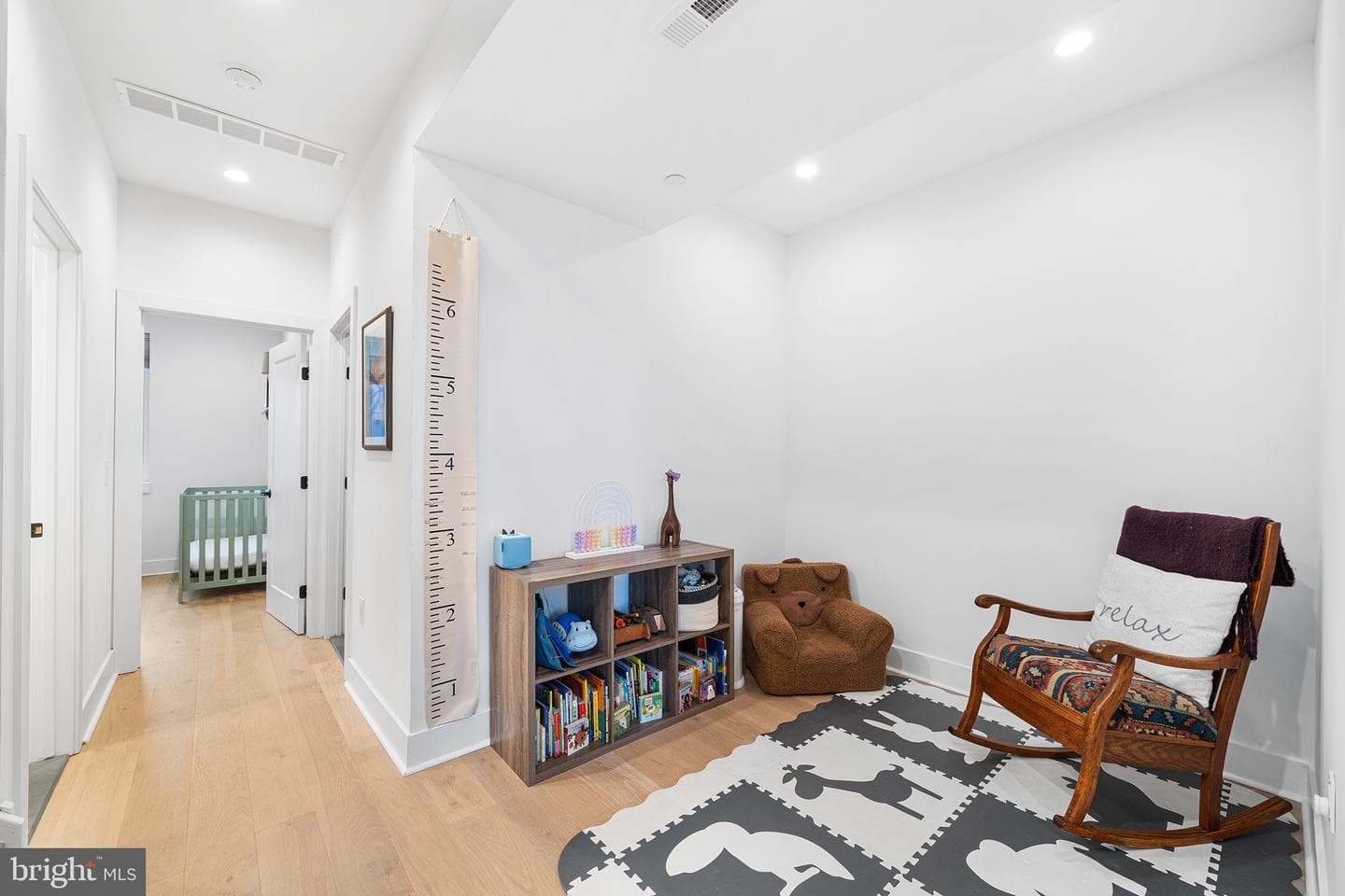 2512 E Cumberland Street photo 17