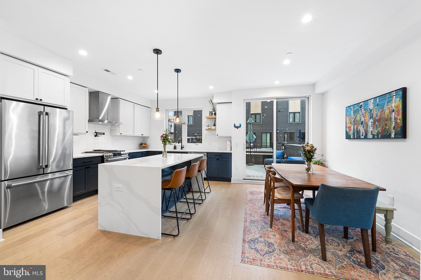 2512 E Cumberland Street photo 2