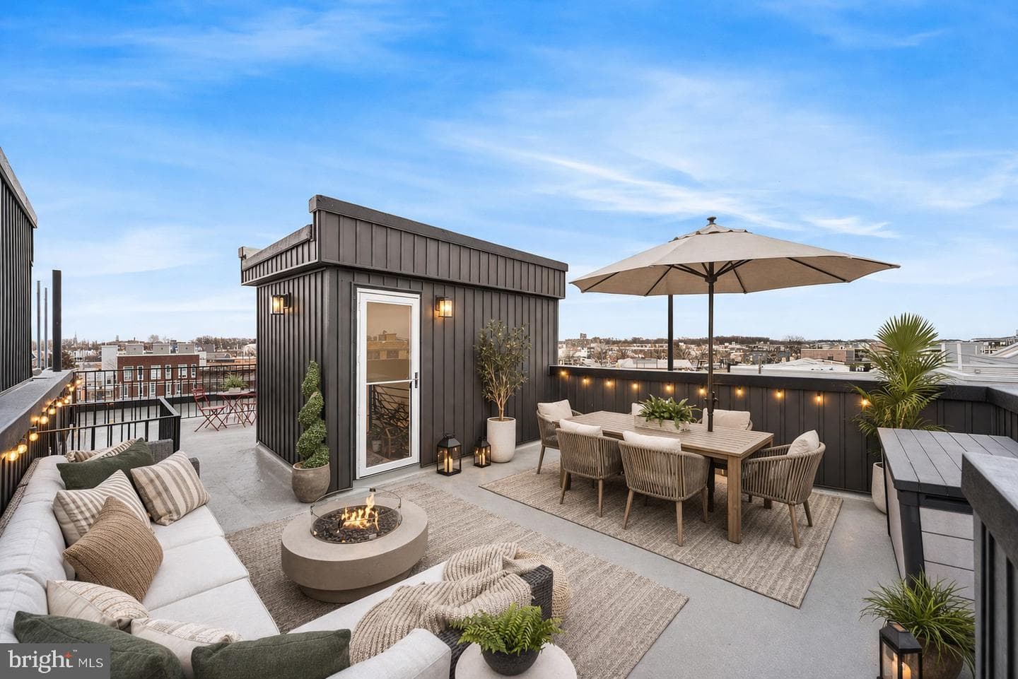 2512 E Cumberland Street photo 29
