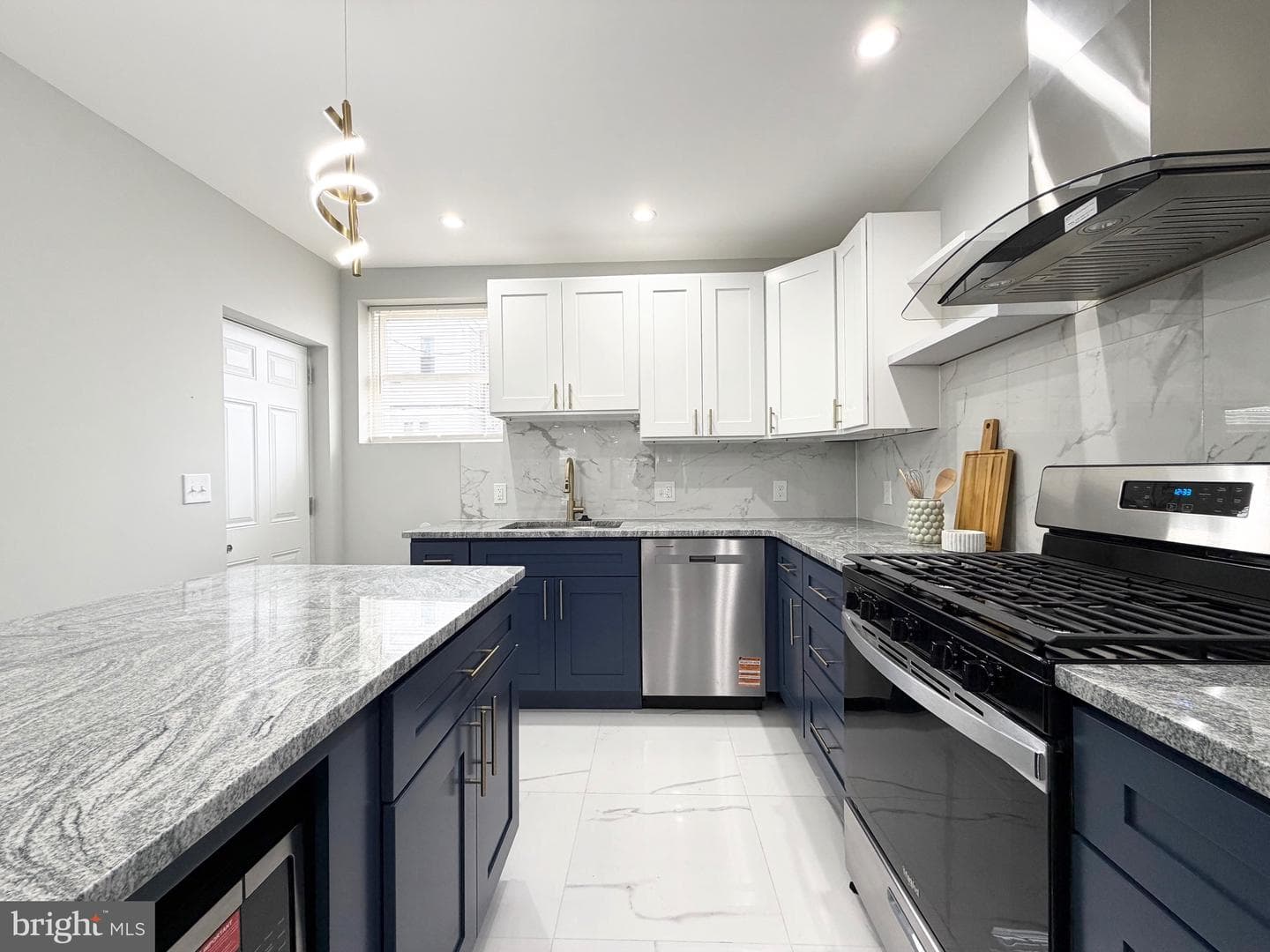 1813 Roselyn Street photo 22