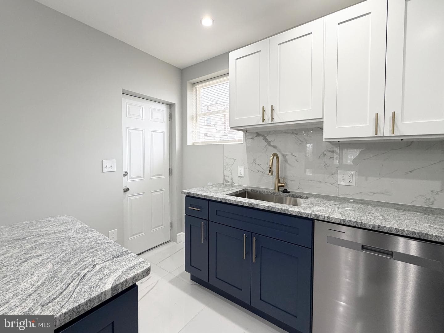 1813 Roselyn Street photo 26