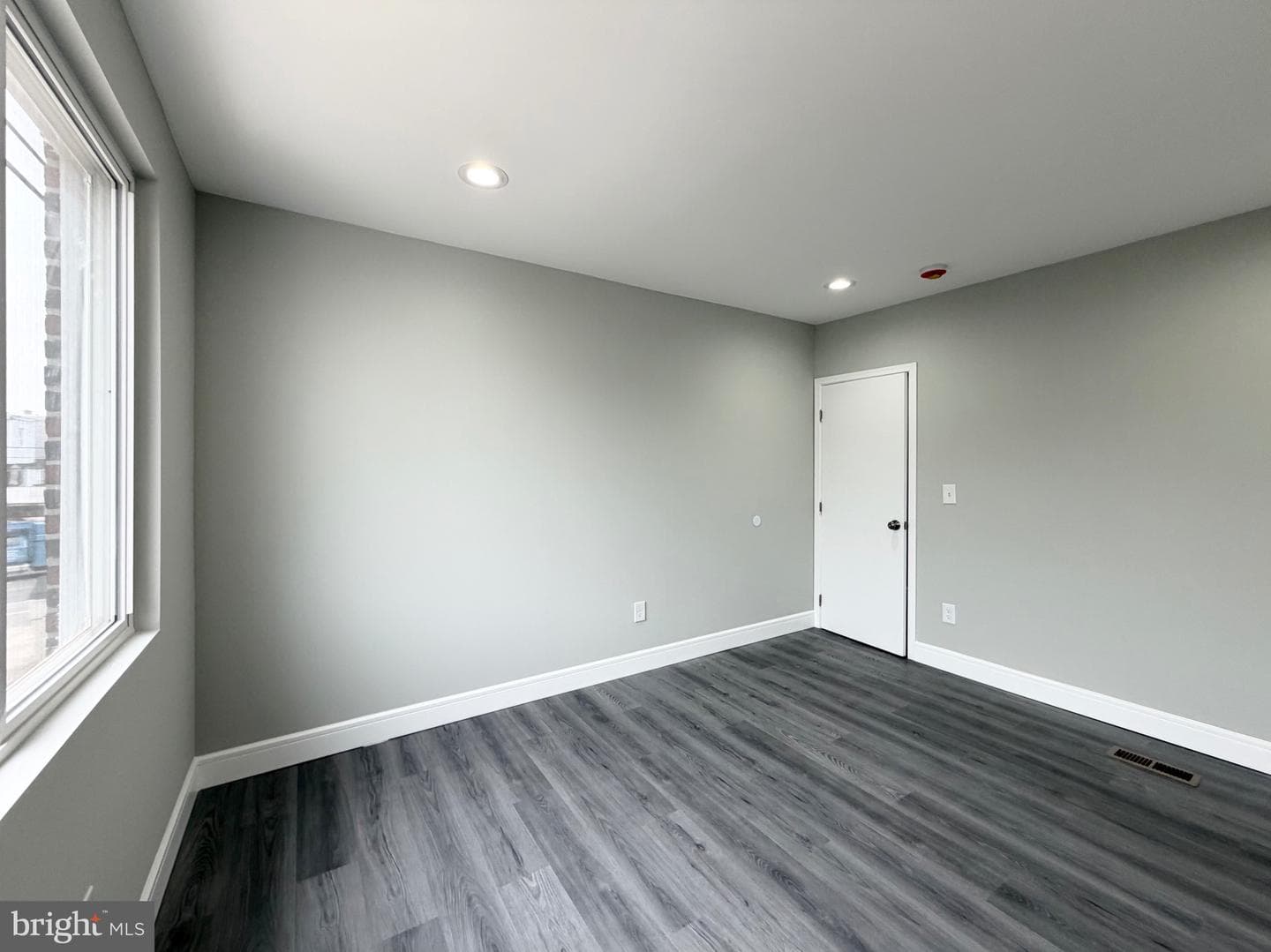 1813 Roselyn Street photo 34