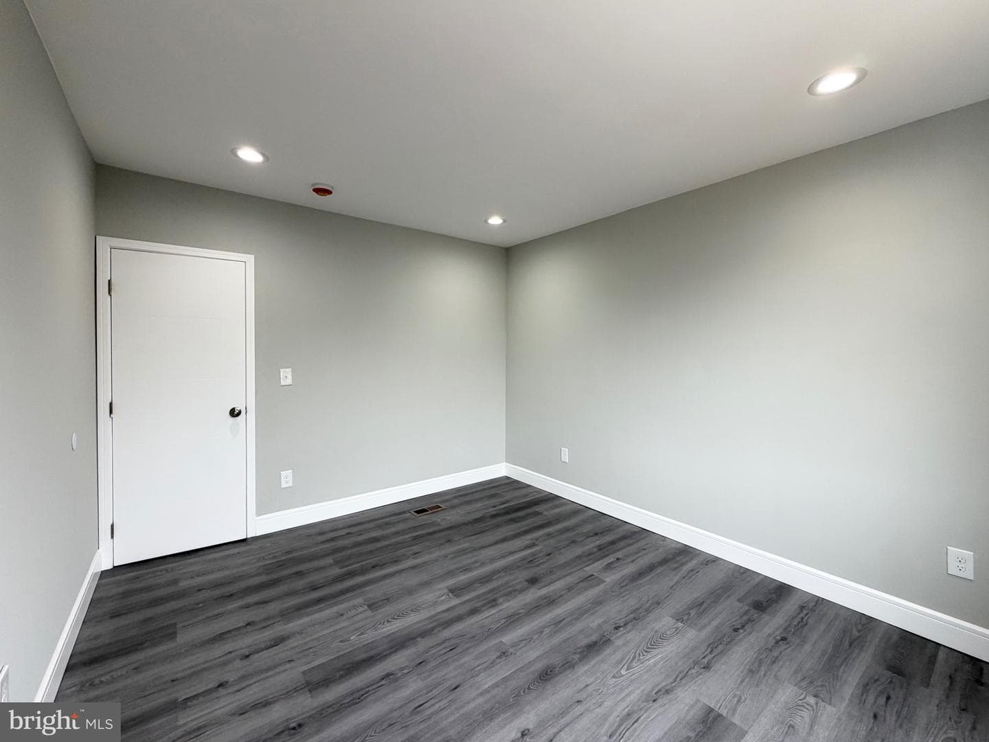 1813 Roselyn Street photo 35