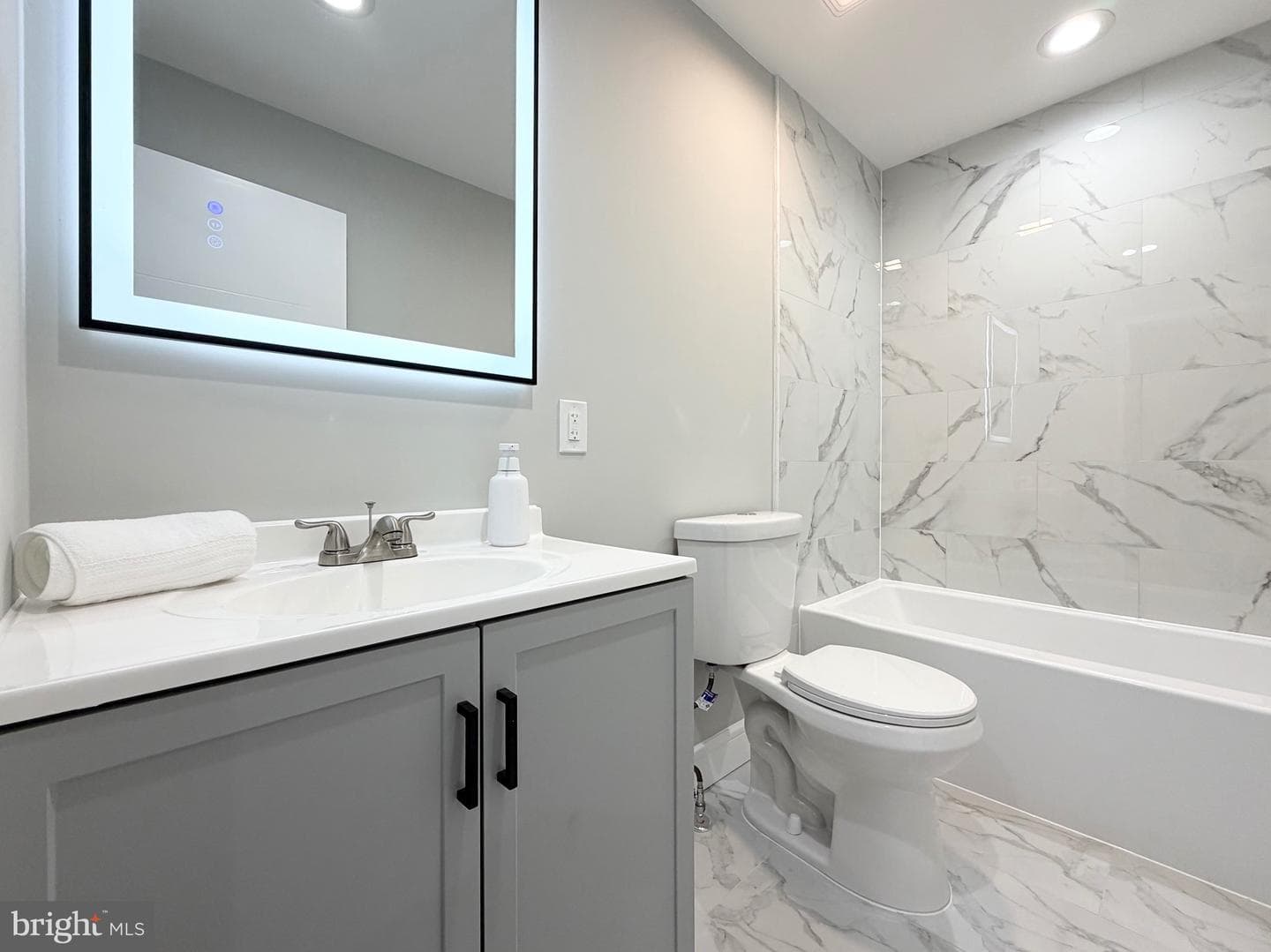 1813 Roselyn Street photo 37