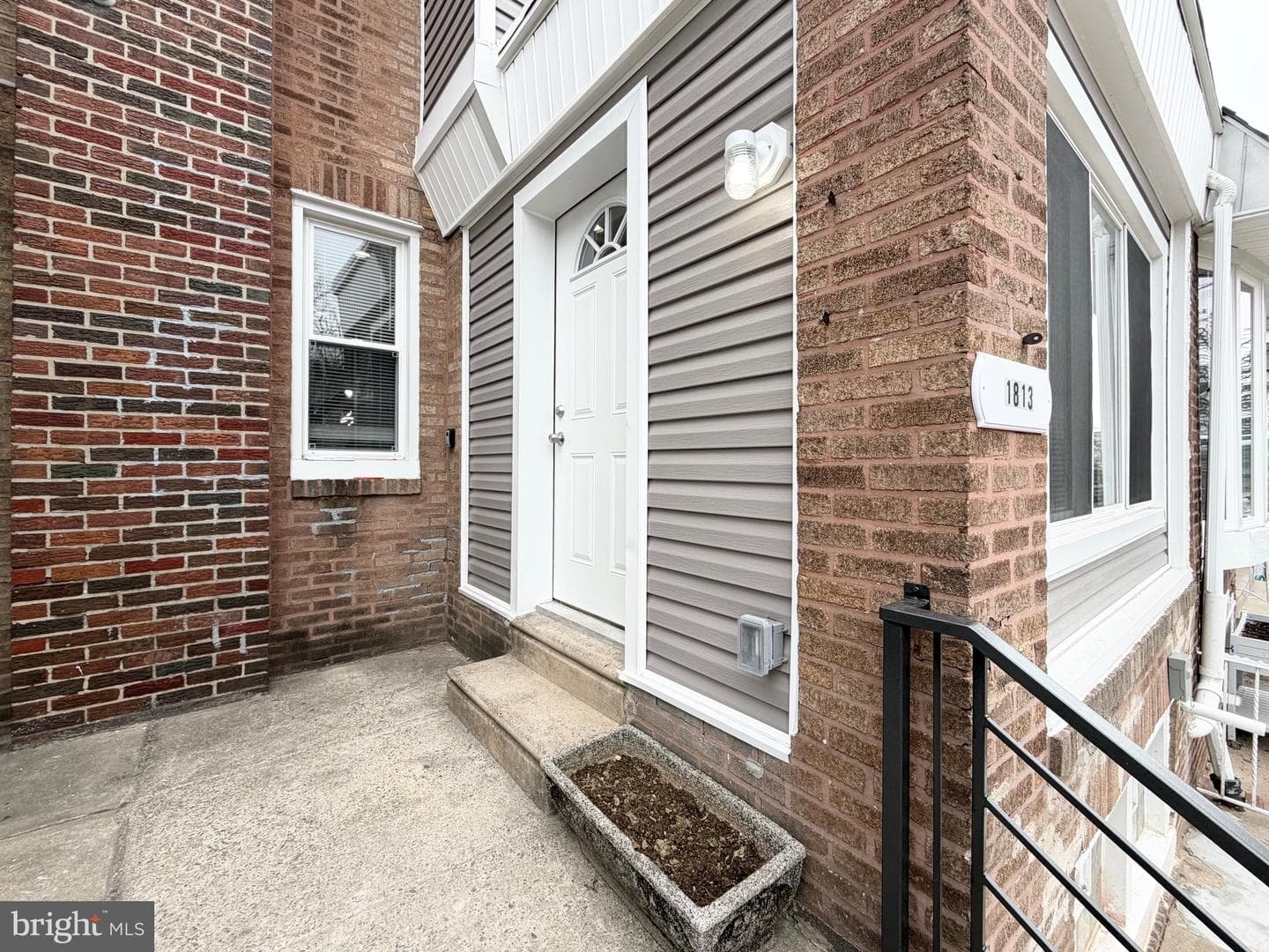 1813 Roselyn Street photo 4