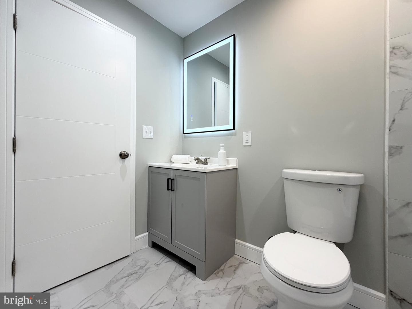 1813 Roselyn Street photo 40