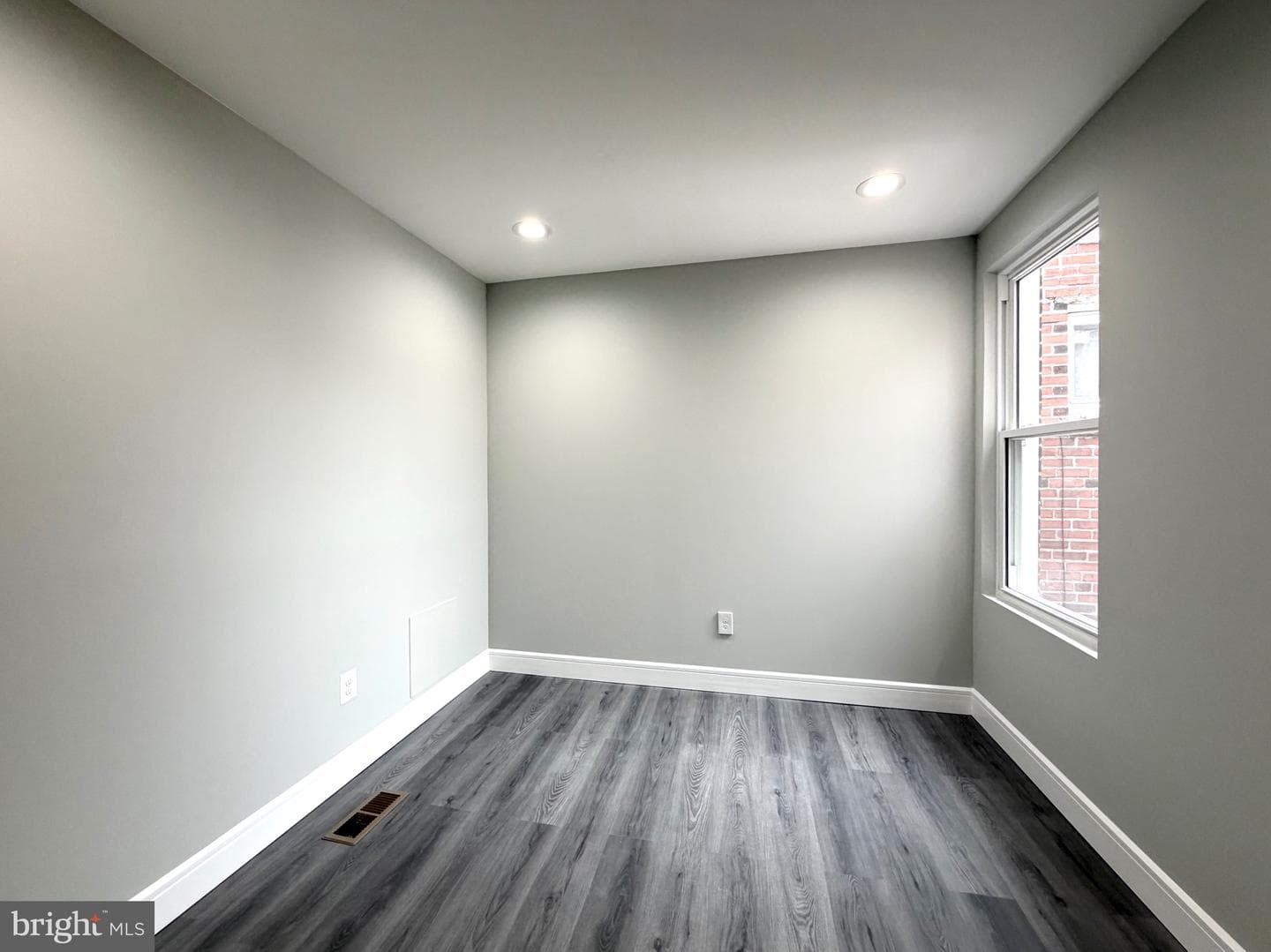 1813 Roselyn Street photo 53