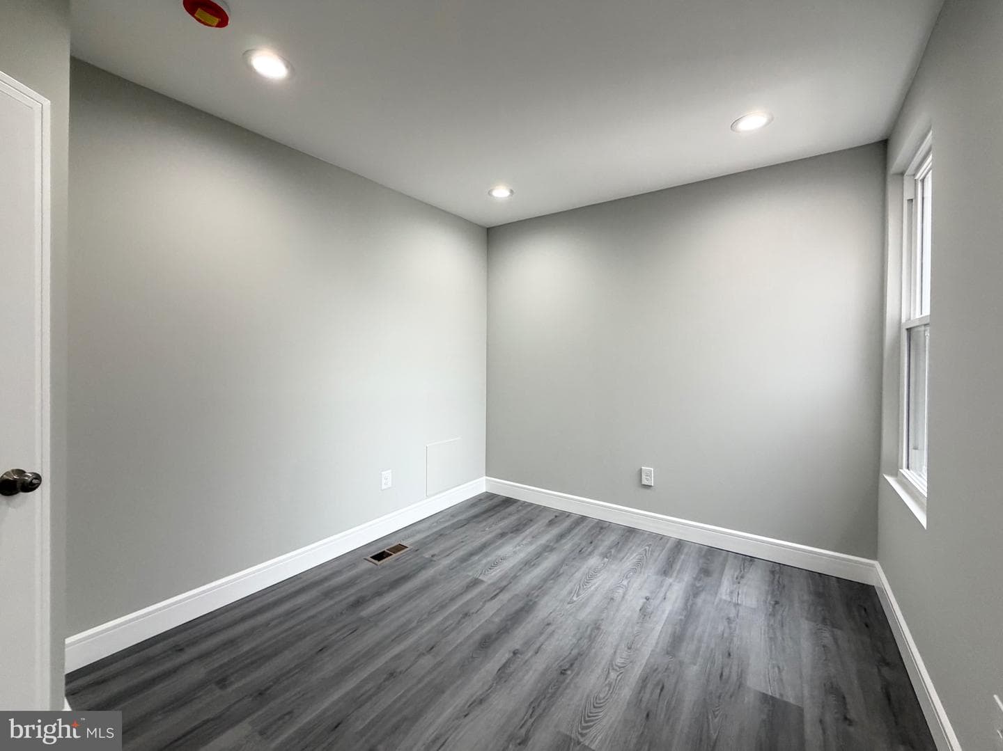 1813 Roselyn Street photo 54