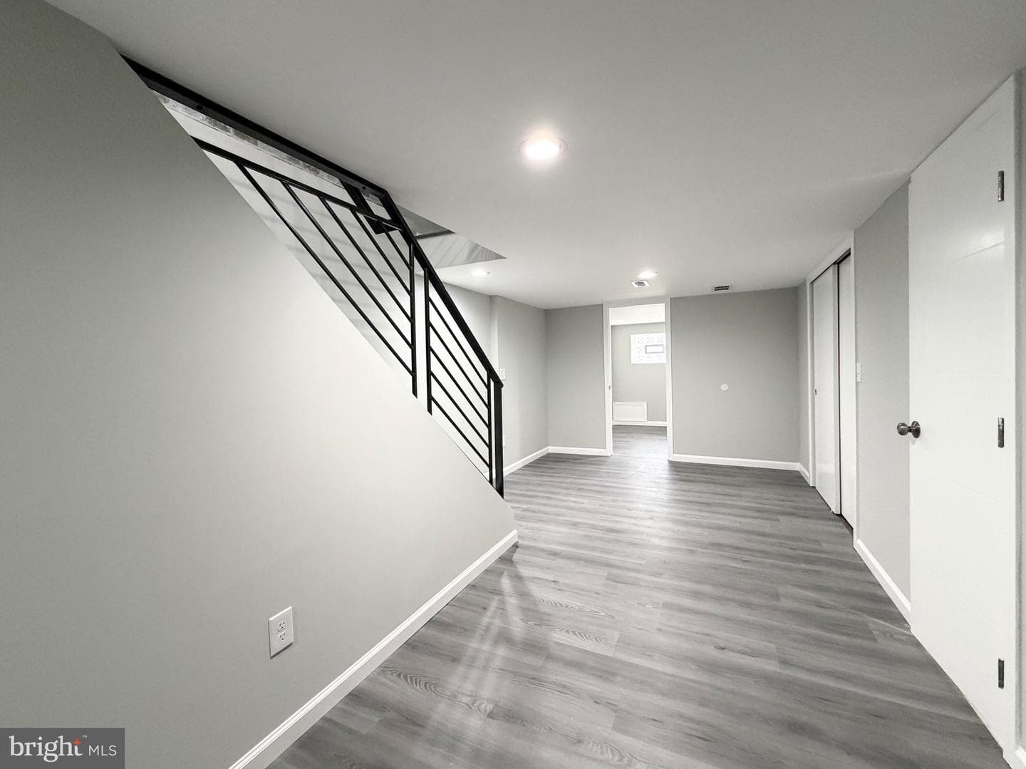 1813 Roselyn Street photo 61