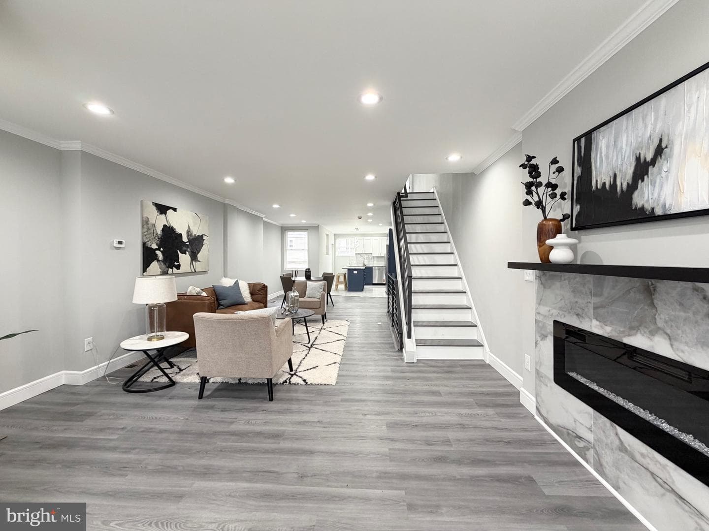 1813 Roselyn Street photo 8