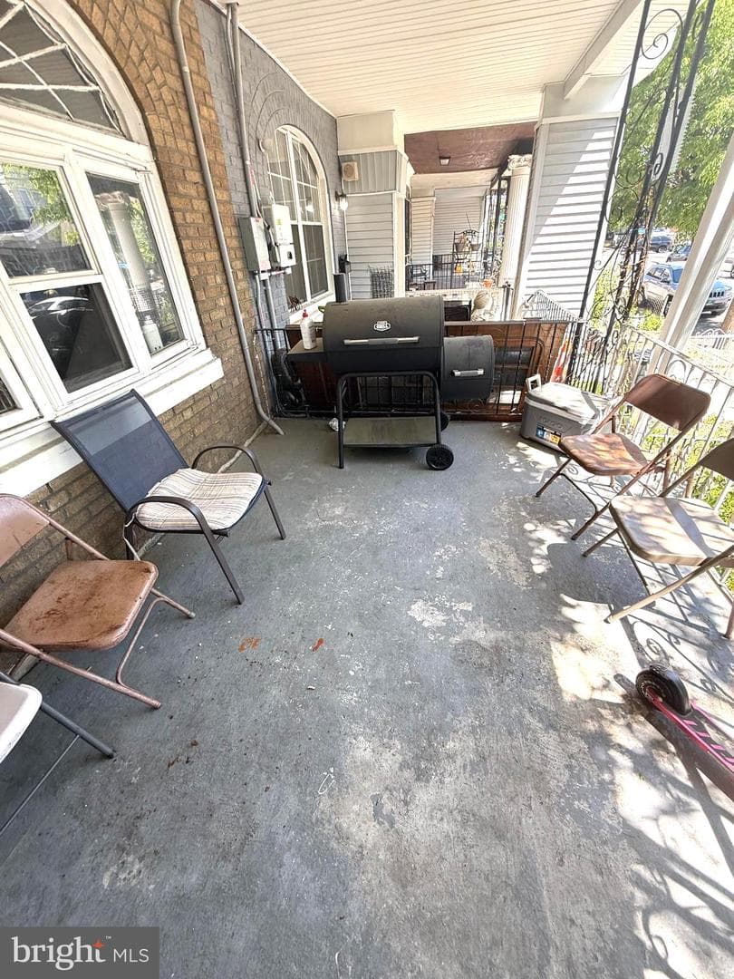 5819 Larchwood Ave photo 3