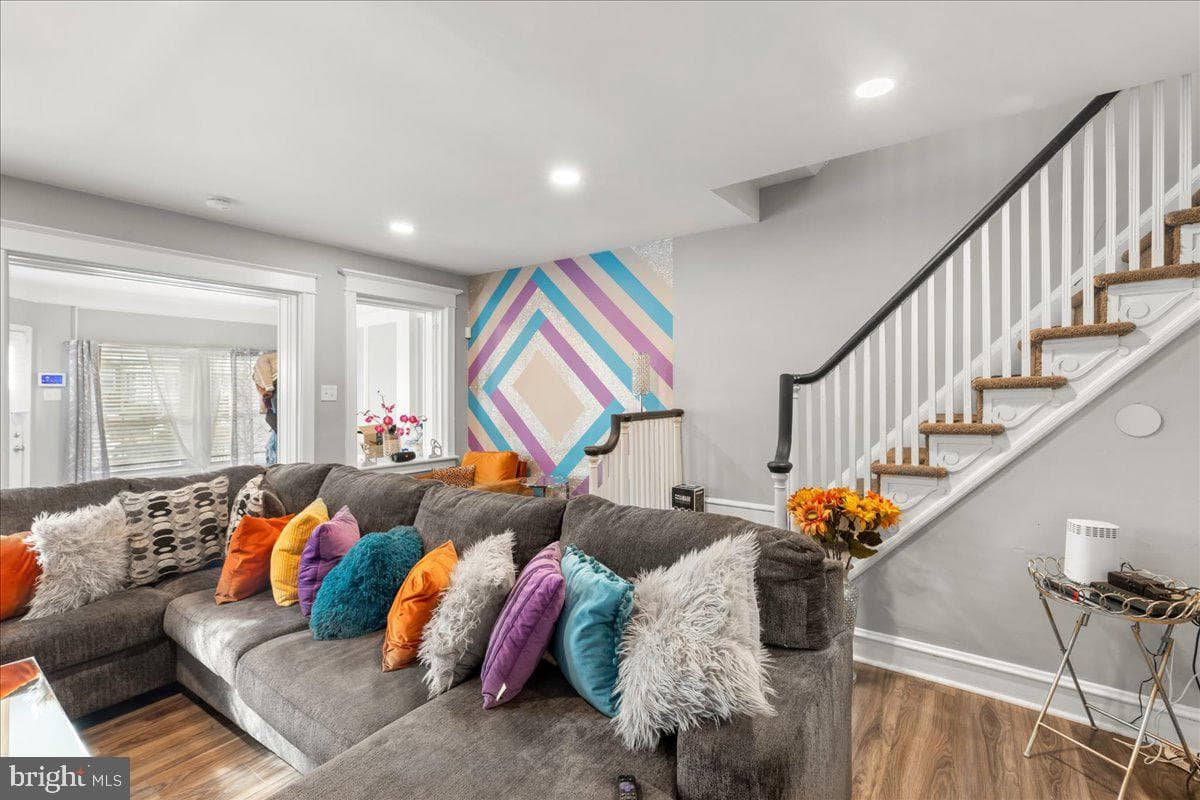 5211 Diamond Street photo 10