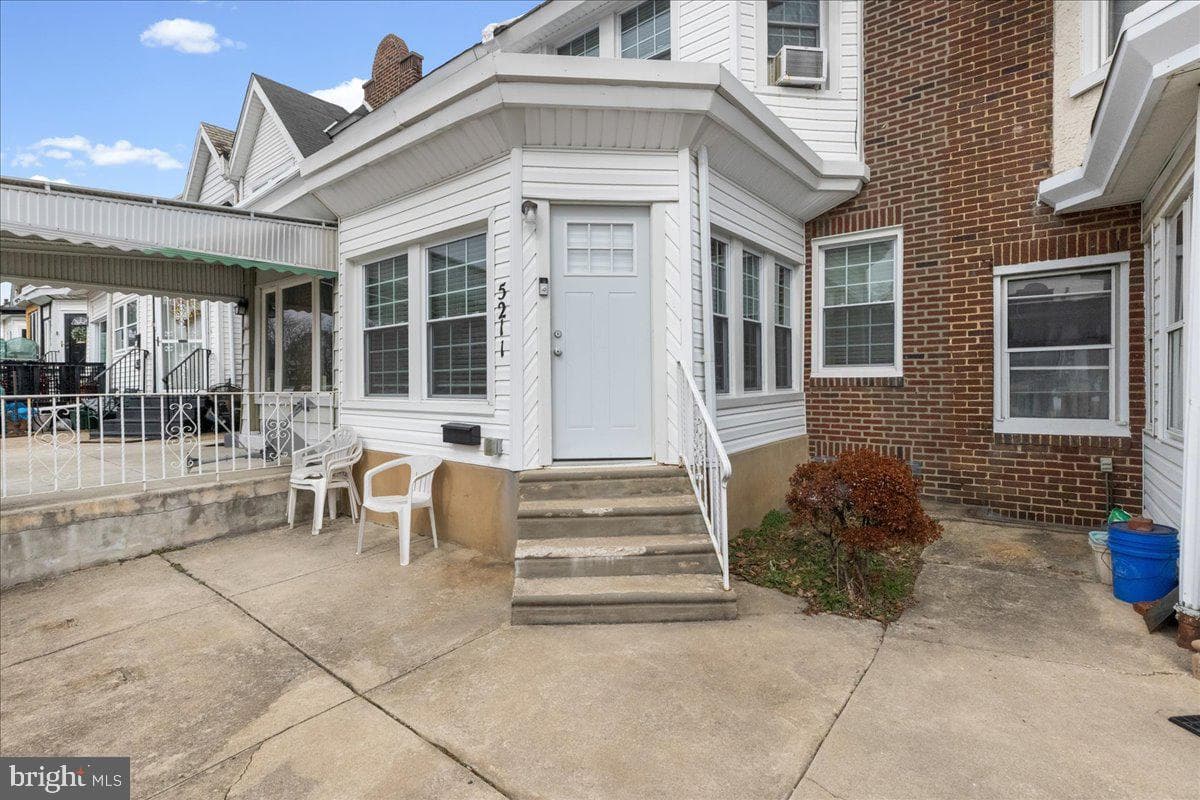 5211 Diamond Street photo 2