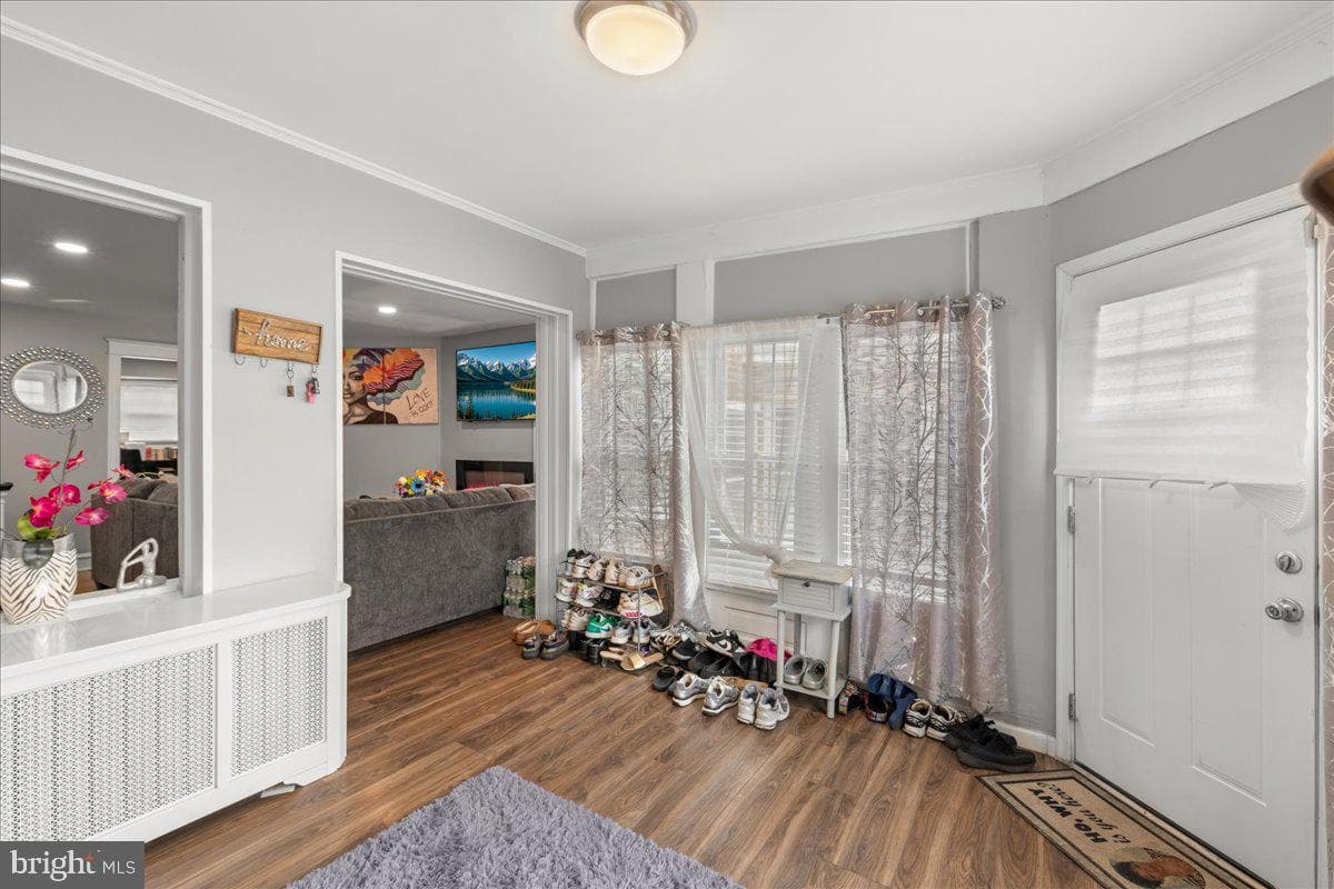 5211 Diamond Street photo 5