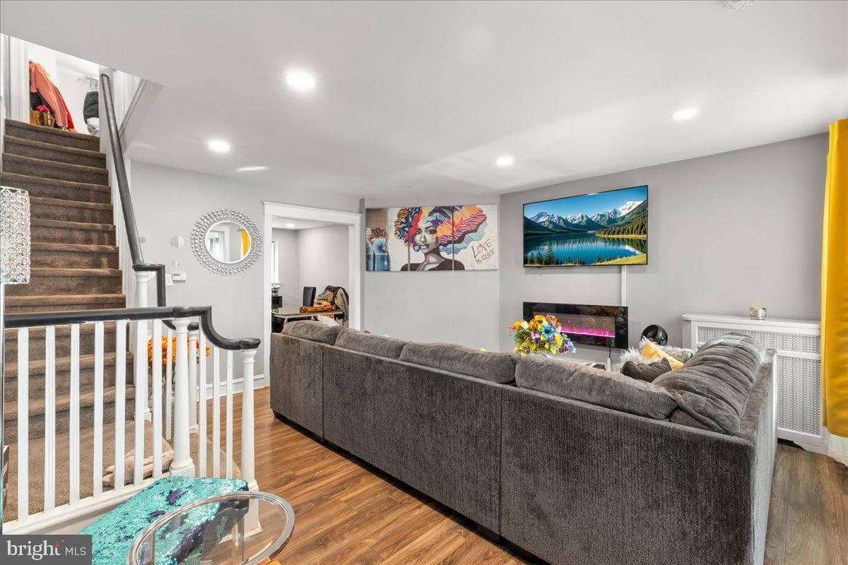 5211 Diamond Street photo 7