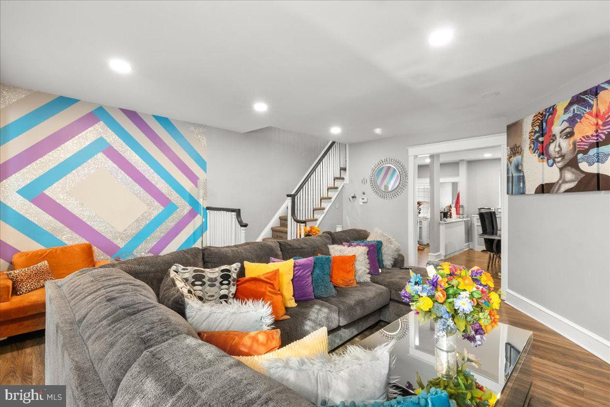 5211 Diamond Street photo 8