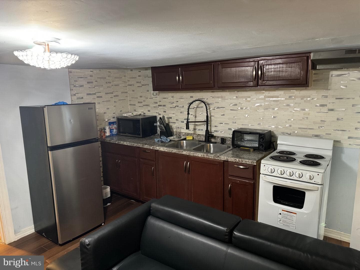 60 N Yewdall Street photo 10